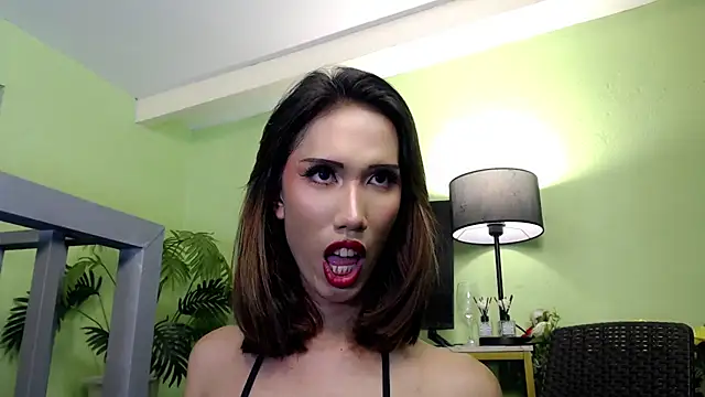 katrine_massive_cock 网络视讯表演