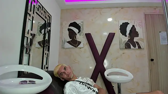 Show modela RED_BOYS1 na web-kameri