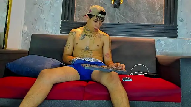 Show modela jayy18_ na web-kameri