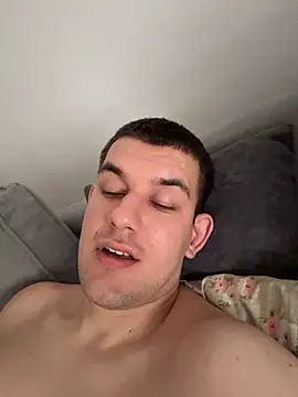 Show modela BIGBOOTYMANNN na web-kameri