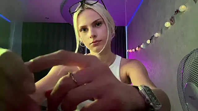 MirandaKunda's Webcam Show