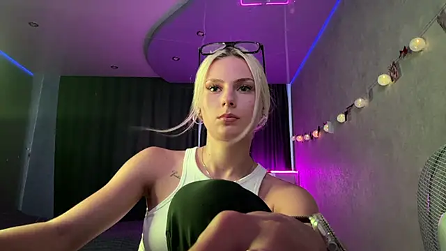 MirandaKunda's Webcam Show