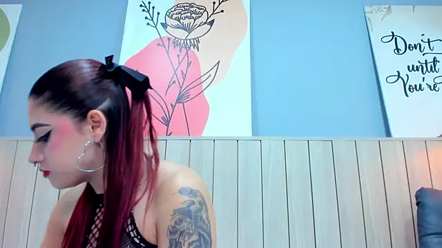Chat +18 de DarlyHooper__ ao vivo