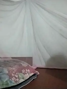 Chat soba uživo modela Naaya8109