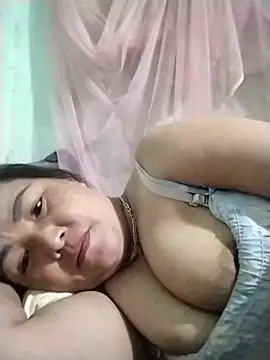 NAAYA8190 Webcam-Show