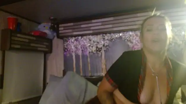 luna_ember79's Webcam Show