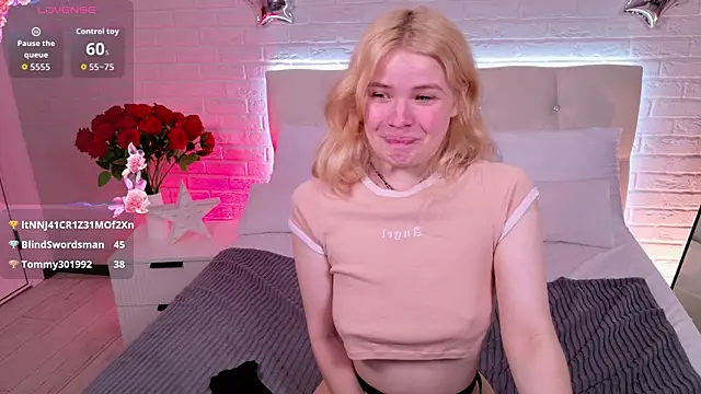 ChloeWells Adlı Modelin Canlı XXX Sohbeti