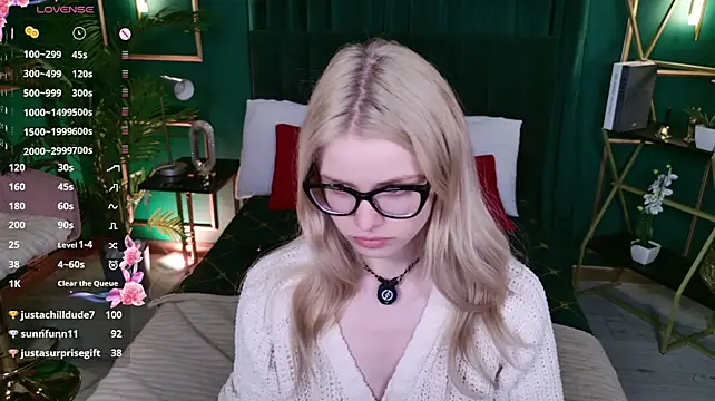 ChloeWells Live XXX-Chat
