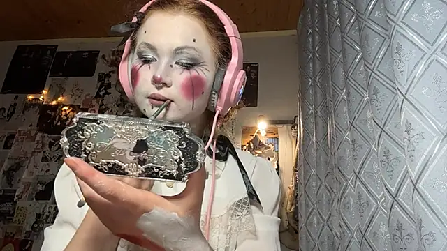 Show modela LiIIAry na web-kameri