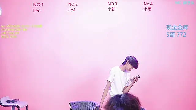 Victoryboy-999: διαδικτυακό σόου στην κάμερα