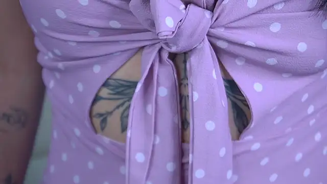 Show modela KarolinaAlegras na web-kameri