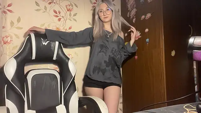 WhitePowerGirl Webcam Show