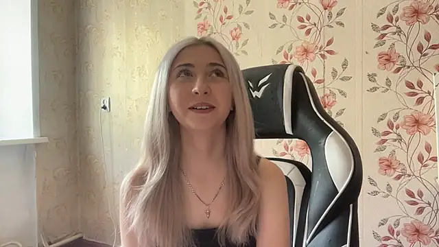 WhitePowerGirl's Webcam Show