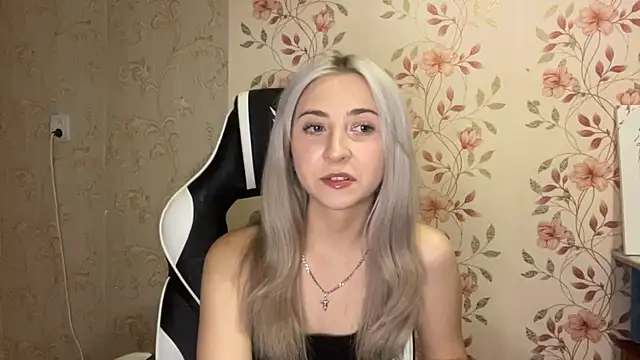 WhitePowerGirl webcam show