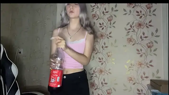 WhitePowerGirl: вебкам-шоу