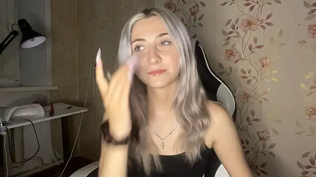 Show modela WhitePowerGirl na web-kameri