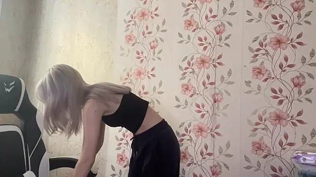 WhitePowerGirl: вебкам-шоу