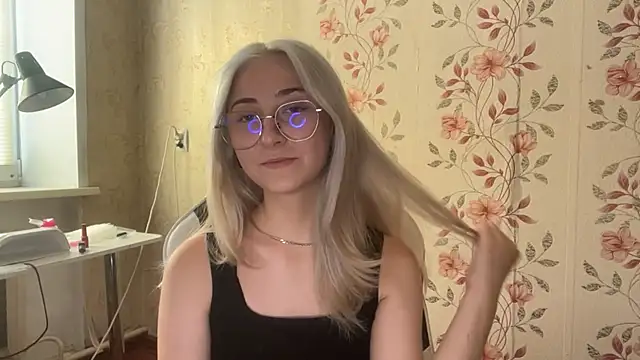 WhitePowerGirl's Webcam Show