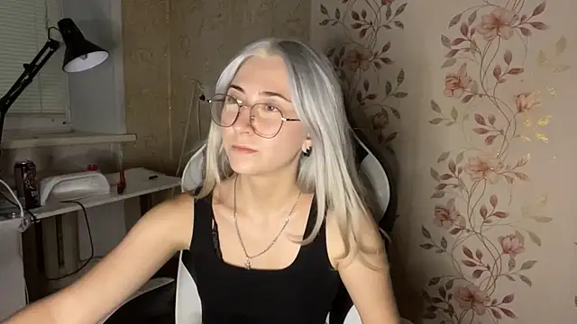 WhitePowerGirl's Webcam Show