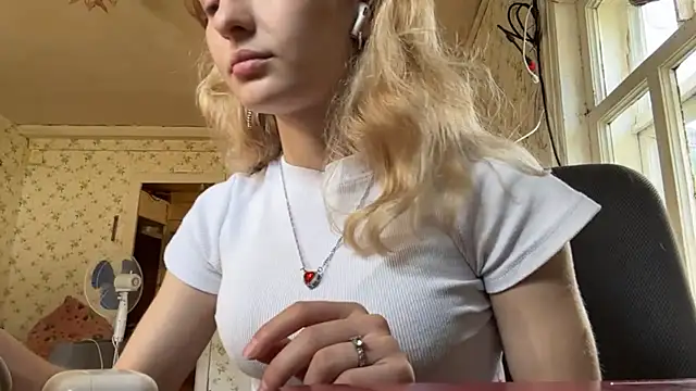 LisaBam Show in webcam