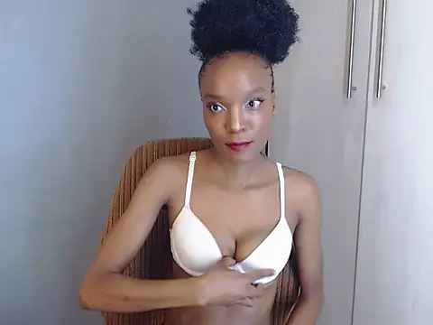 SkinnykeehXO Chat XXX live