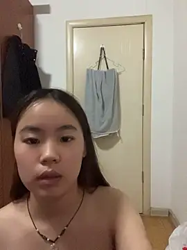 qingti520-18girl 在線直播表演