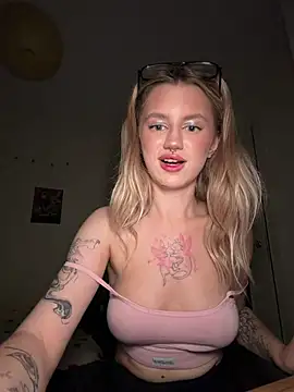 blondiedoll Webcam show