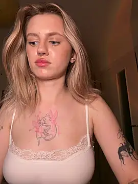 צ'אט XXX בשידור חי של blondiedoll