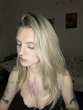 blondiedoll's Live XXX Chat