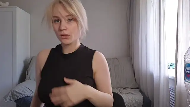BloomMoon live XXX chat