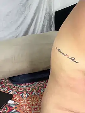 Aaliyah_Melej: вебкам-шоу