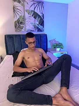 CaioValerio Show in webcam