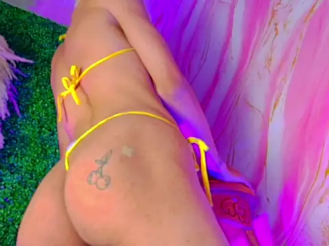 Pokazy przed kamerką – valeria_torresss