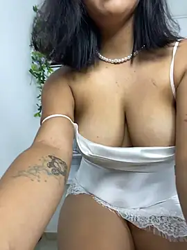 Julieta_Vegaax's Webcam Show