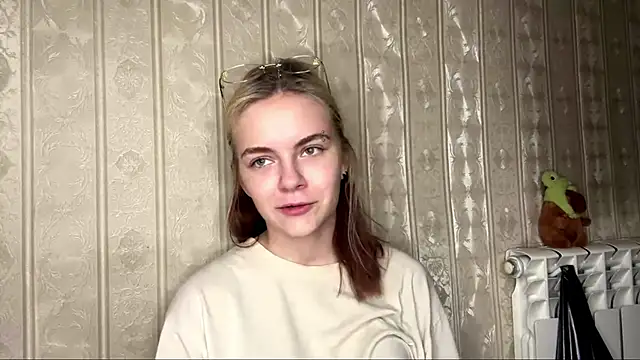Chat +18 de KimWarner ao vivo