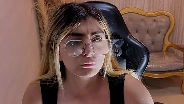 Kriistal_s' Live XXX Chat