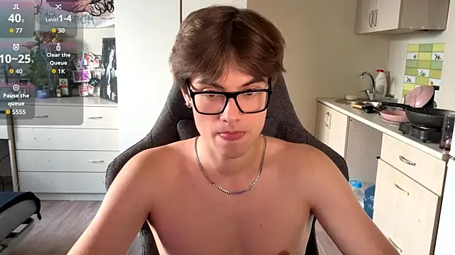 הופעת וובקאם של JadeNoiiir
