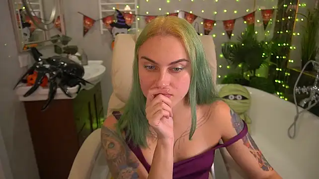 RayeReam Show in webcam