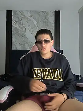 Show modela Thiagoo_Vega na web-kameri