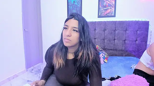 Show modela Kyra_Noir na web-kameri