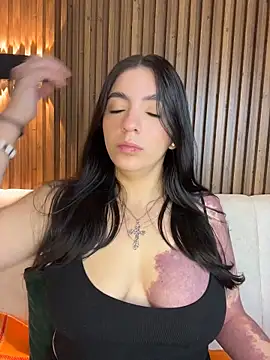 Dirty__Vanell Chat XXX in diretta