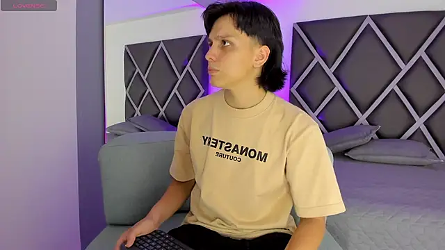 Dante-23 Show in webcam