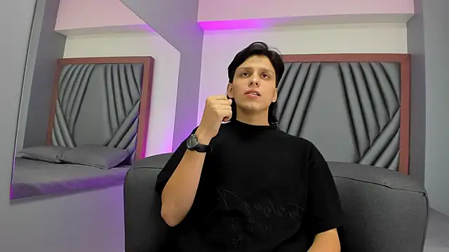 Dante-23 Show in webcam