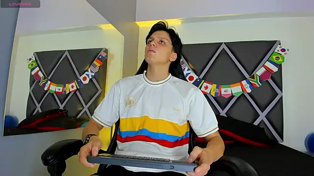 Dante-23 Webcam Show