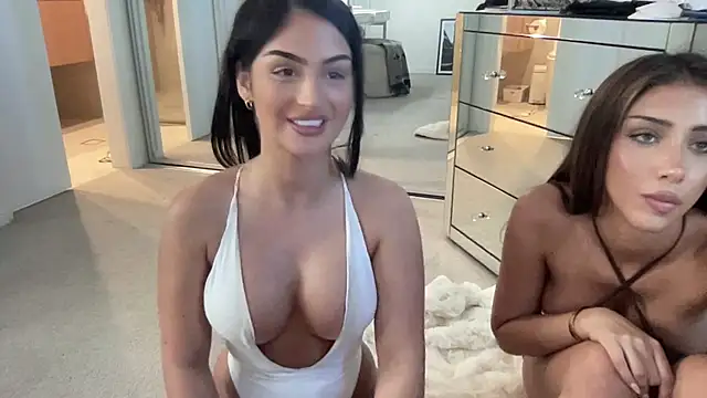 Show modela TheOnlyLeila na web-kameri