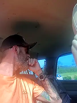 longerFellow Show in webcam