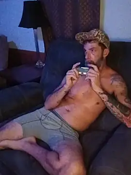 longerFellow Show in webcam