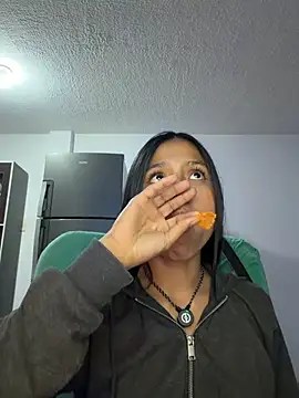 Czat XXX na żywo – littlee_Lucy