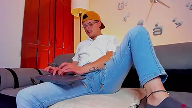 Pokazy przed kamerką – Leo_Hunt_