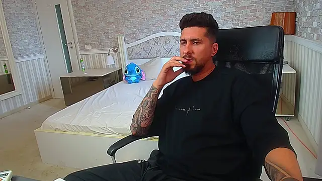 LoganStroud webcam show
